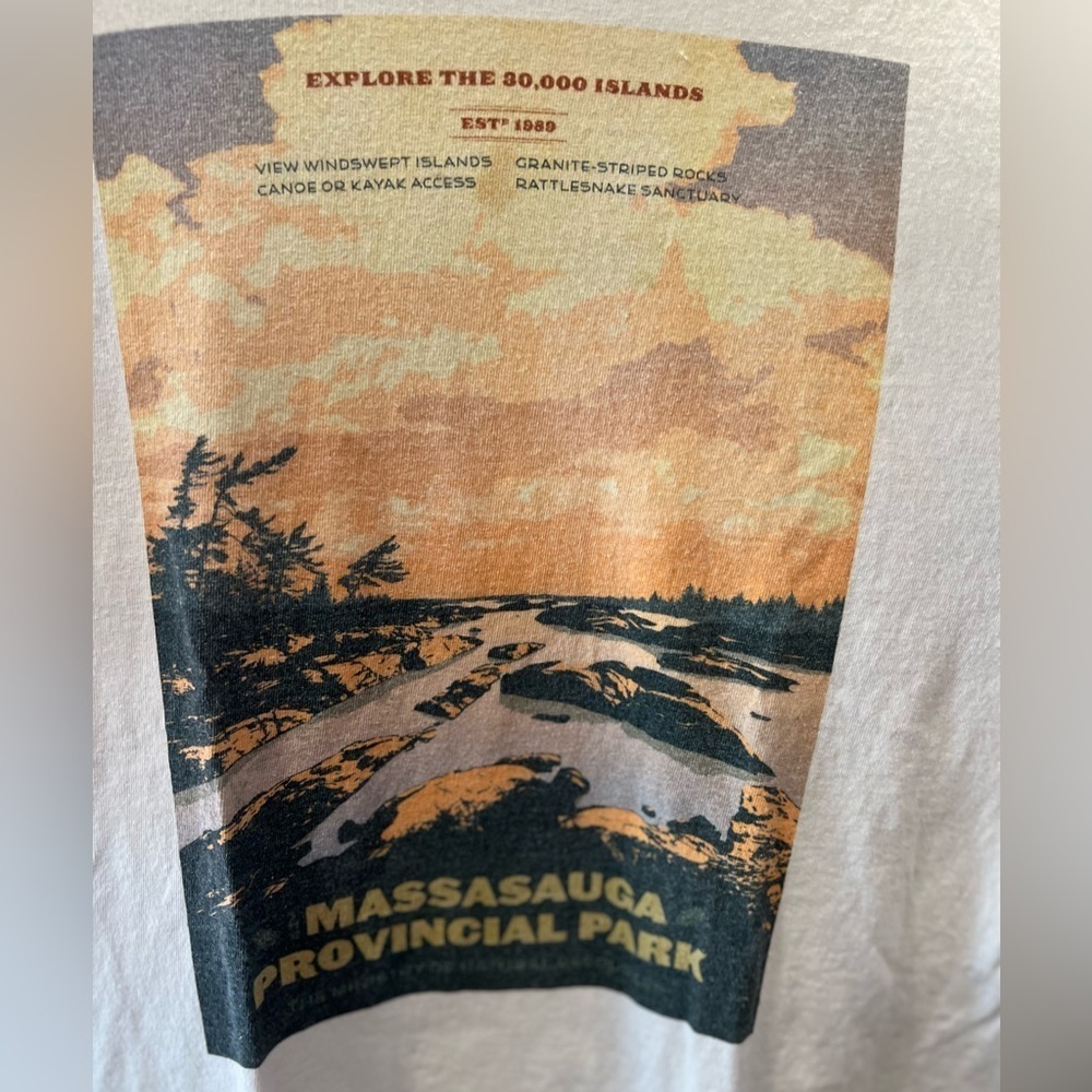 Massasauga Provincial Park t-shirt size large in GUC